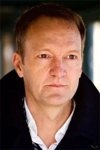 Портрет Адам Хиггинботам