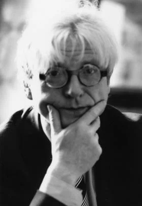 Портрет Гилберт Адэр