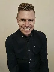 Портрет Адам Лофтхаус