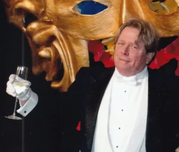 Портрет Джеймс Нолан