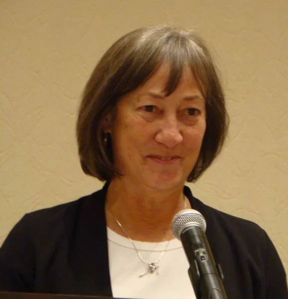 Портрет Шарон Крич