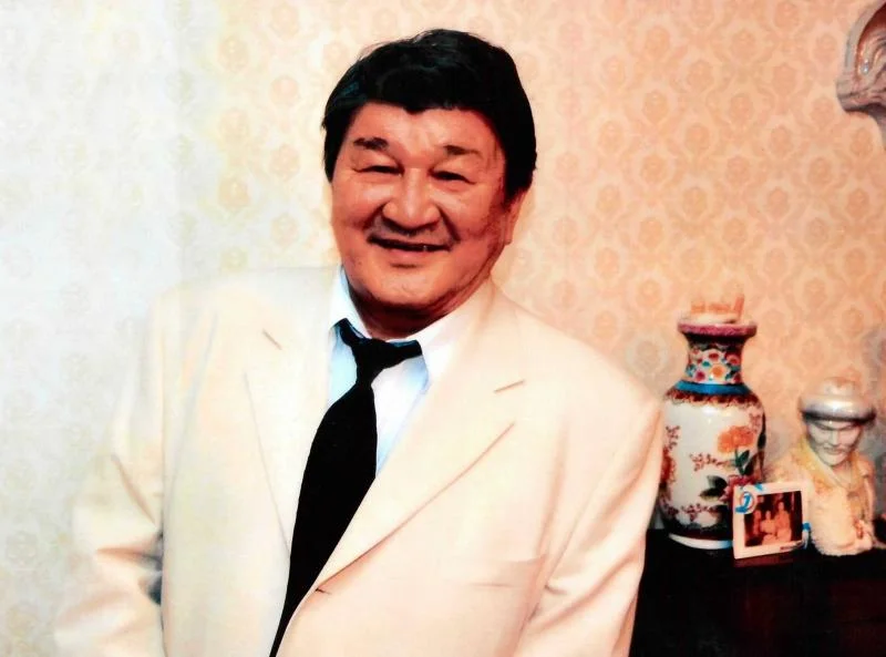 Портрет Сакен Жунусов