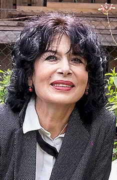 Портрет Моника Хельфер