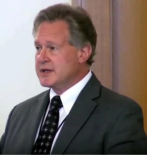 Портрет Роберт Люстиг