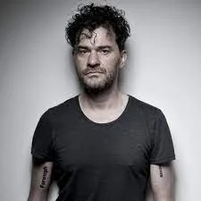 Портрет Марк Казинс