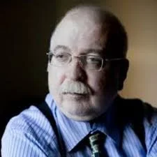 Портрет Дэнис Макэойн