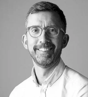 Портрет Кристофер Бруард