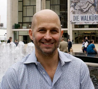 Портрет Стив Фридман