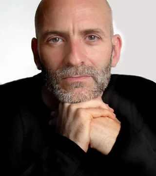 Портрет Алехандро Паломас