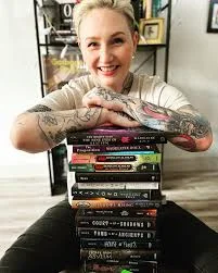 Портрет Мэделин Ру