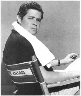 Портрет Джордж Аксельрод