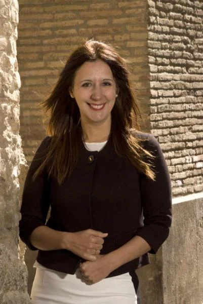 Портрет Долорес Редондо