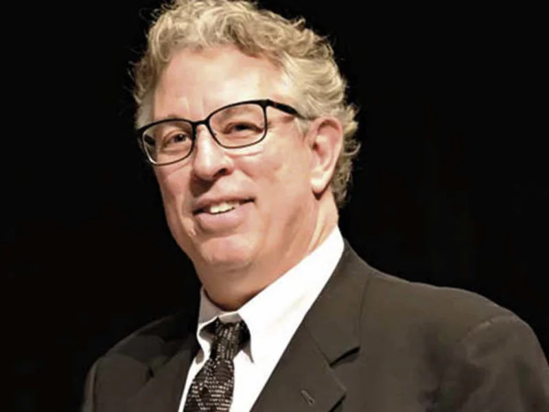 Портрет Брюс Перри