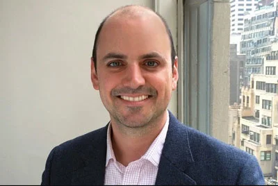 Портрет Мэтью Томас