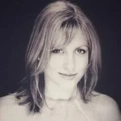 Портрет Сара Харви