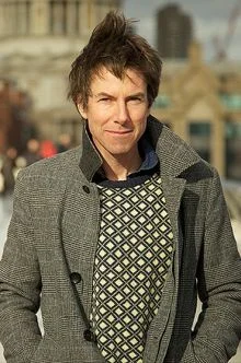 Портрет Майкл Бонд