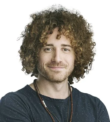 Портрет Ари Херстанд