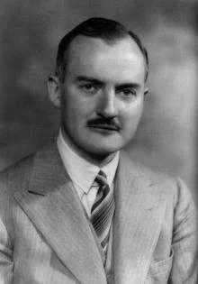 Портрет Макс Маллован