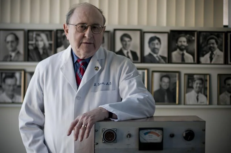 Портрет Бернард Лаун