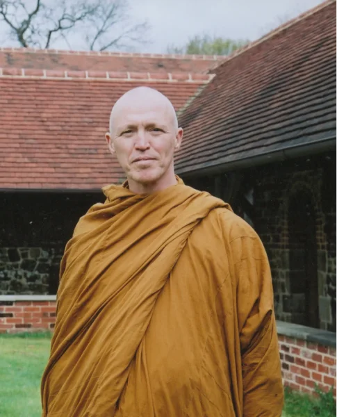 Портрет Аджан Сучитто