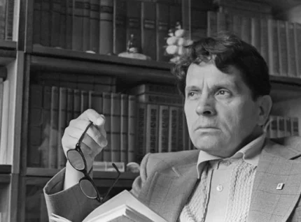 Портрет Фёдор Александрович Абрамов