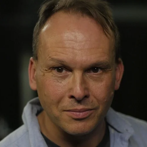 Портрет Джей Эм Холл