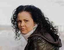 Портрет Дженин Камминс