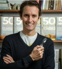 Портрет Том Батлер-Боудон