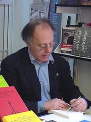 Портрет Хавьер Мариас