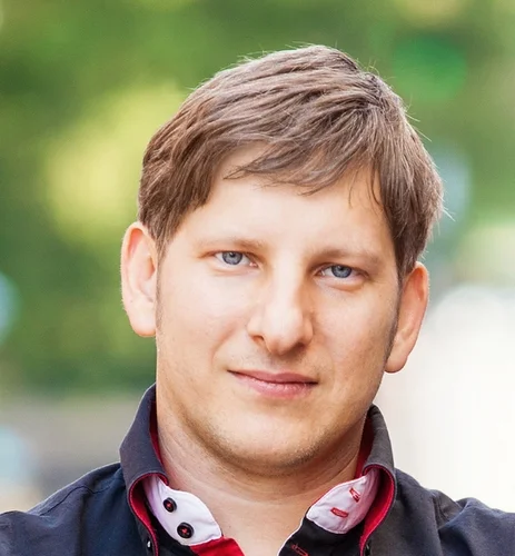Портрет Владимир Кнари