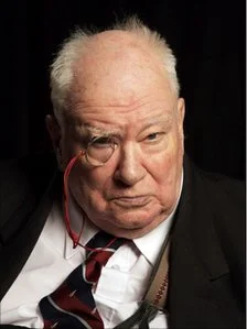 Портрет Патрик Мур