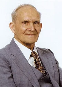 Портрет Виктор Григорьевич Комар