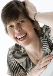 Портрет Кристина Холлис