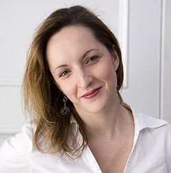 Портрет Ребекка Маккай