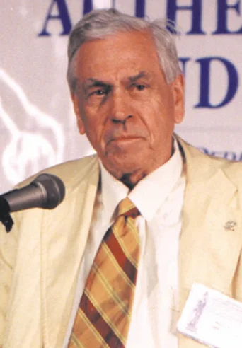 Портрет Юстас Муллинс