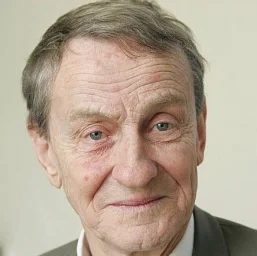 Портрет Янис Маулиньш