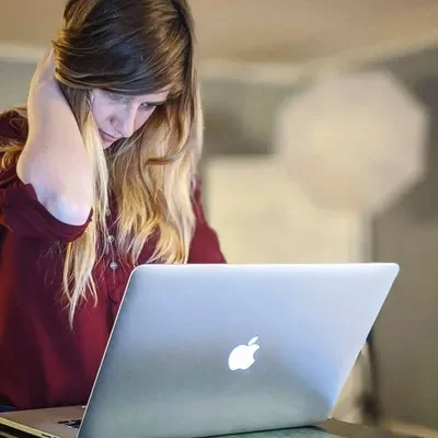 Портрет Си Джей Р. Айсли