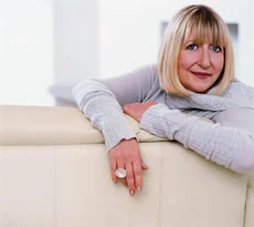 Портрет Линн Трасс