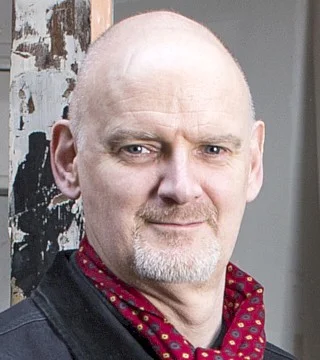 Портрет Стюарт Джеффрис