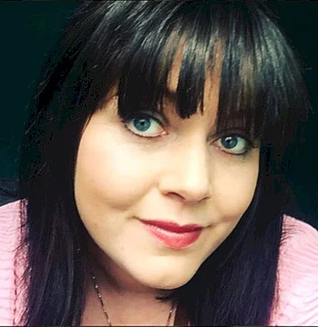 Портрет Хлоя Уолш