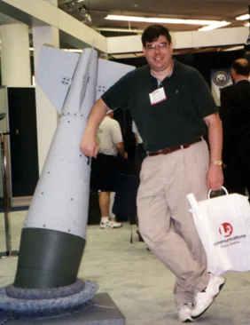 Портрет Ларри Бонд