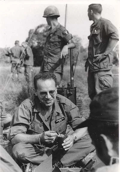 Портрет Бернард Б. Фолл