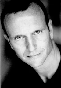 Портрет Крис Хамфрис