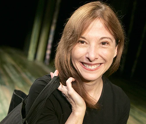 Портрет Бет Хенли