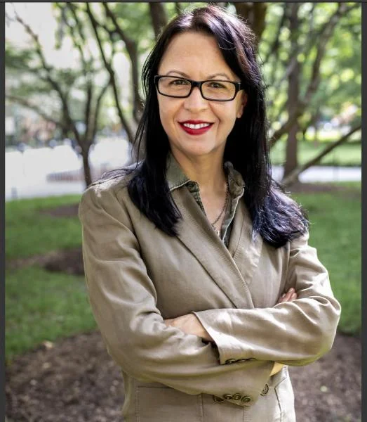 Портрет Дженнифер Кейшин Армстронг