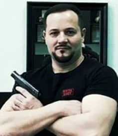 Портрет Рафаэль Дамиров