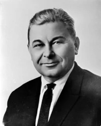 Портрет Лев Иванович Медведь