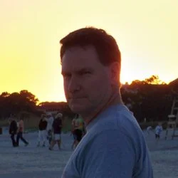 Портрет Боб Томас