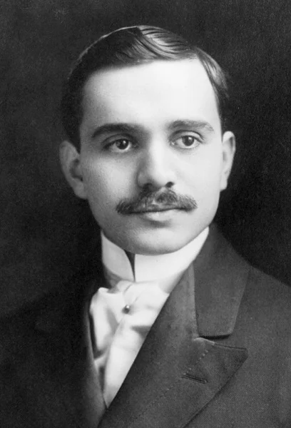 Портрет Мануэль Угарте