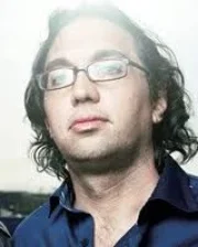 Портрет Тоби Сегаран